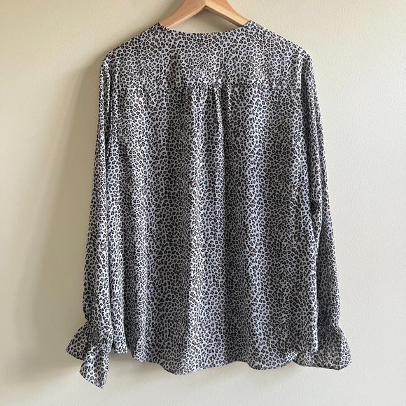 T TAHARI Leopard Print V‎ Neck Button Down Long Sleeve Blouse Top Womens Size L - Picture 4 of 5